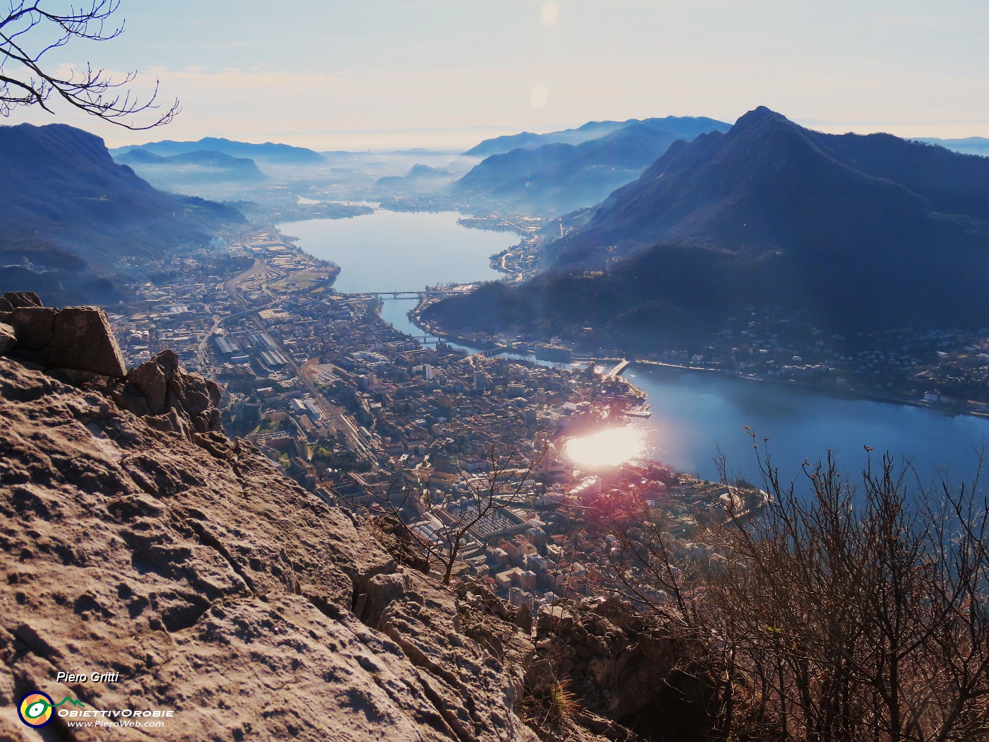 34 Dal Sentiero Silvia bella vista a picco su Lecco, i suoi laghi, i suoi monti.JPG